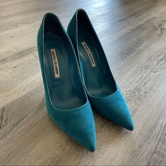Manolo Blahnik BB Suede Pump - Picture 1 of 8